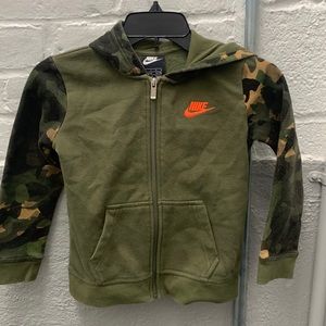 Nike Hooded Sweater Green with Camouflage Sleeves and Hood Sz 7 EUC